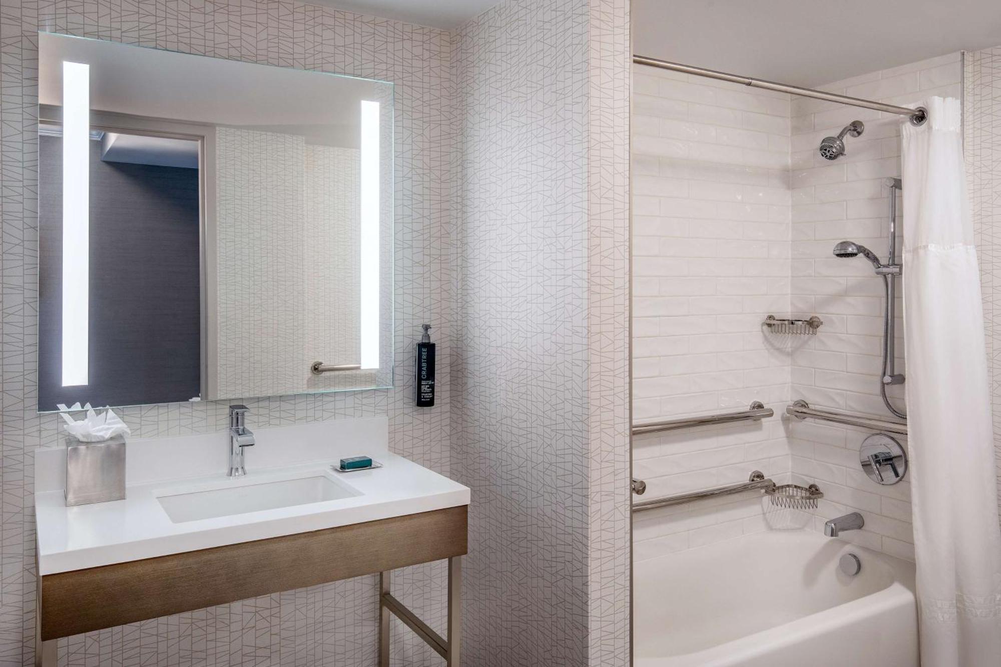Doubletree By Hilton Hotel And Conference Center Chicago North Shore Skokie Ngoại thất bức ảnh