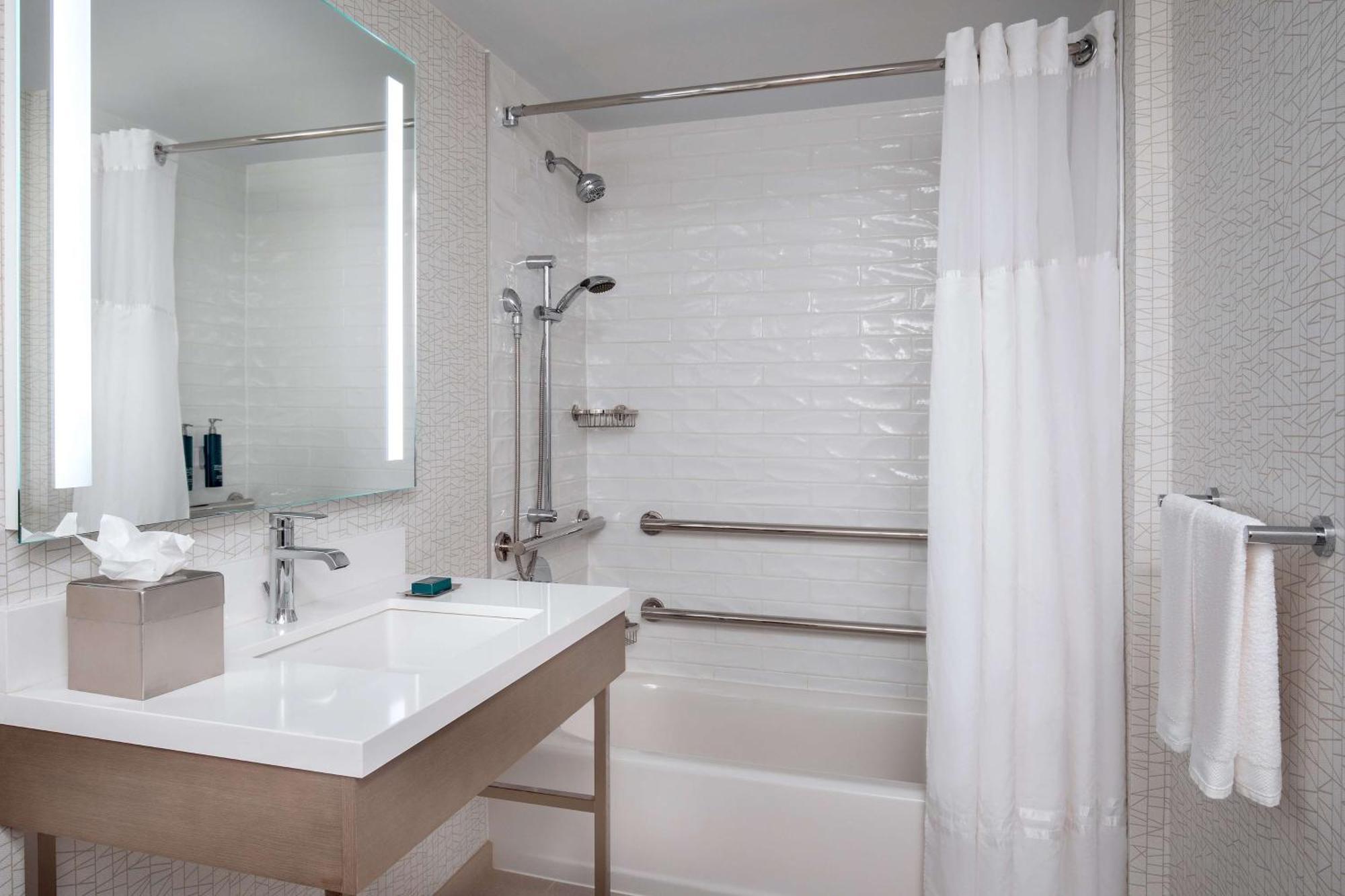 Doubletree By Hilton Hotel And Conference Center Chicago North Shore Skokie Ngoại thất bức ảnh