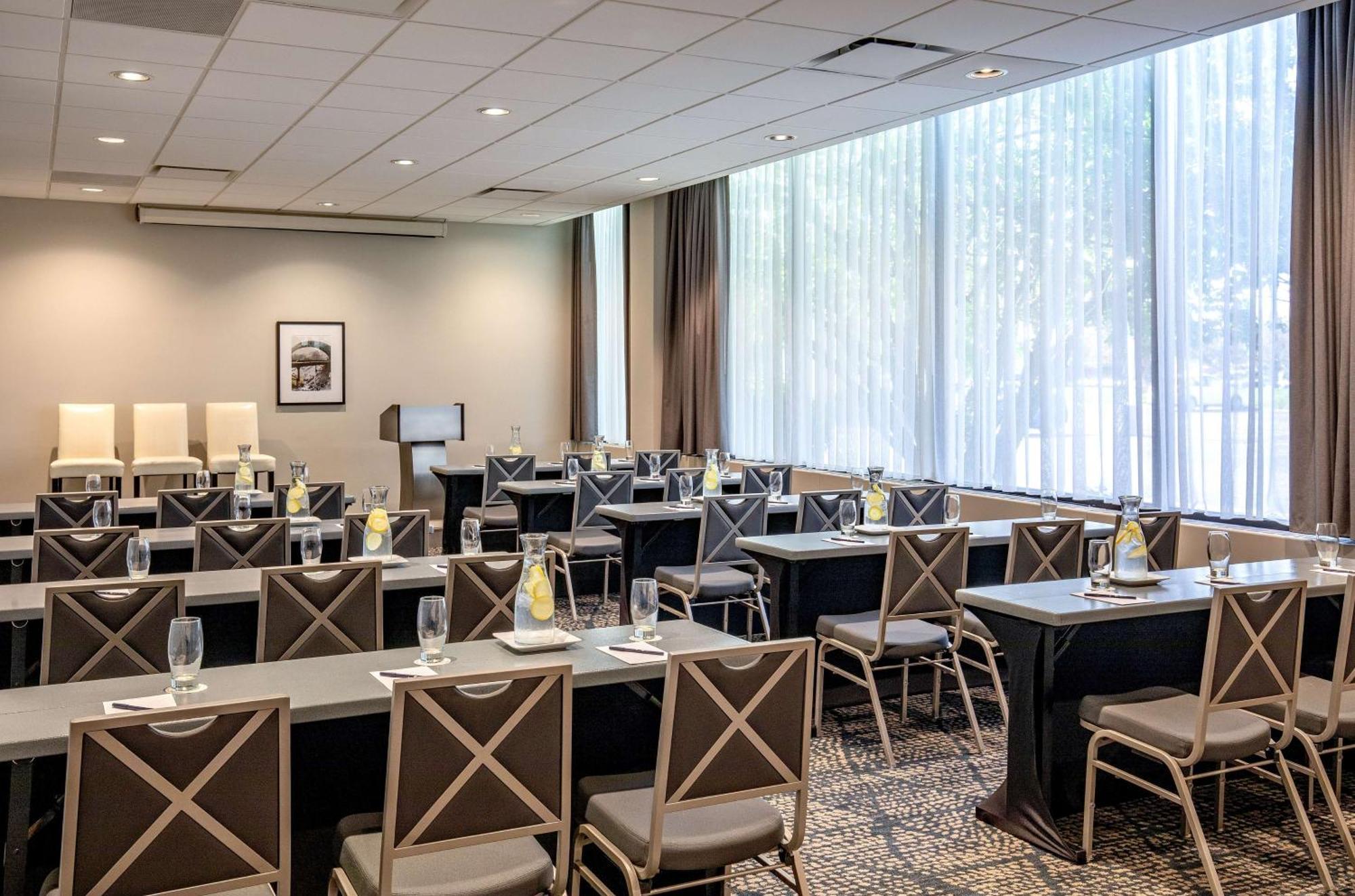 Doubletree By Hilton Hotel And Conference Center Chicago North Shore Skokie Ngoại thất bức ảnh